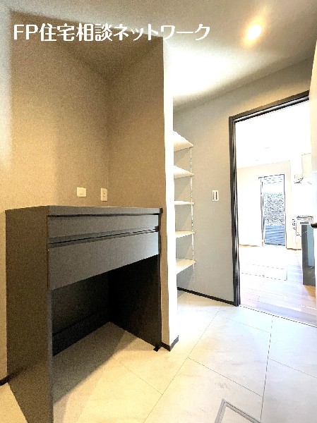 洗面室には衣類乾燥機「乾太くん」収納付き専用台を設置しました。※乾太くんはオプションになります。