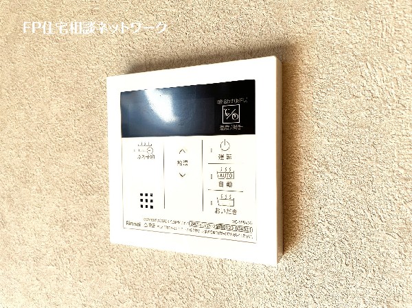 追い炊き機能付給湯器。仕事や塾などご家族の入浴時間が異なる家でも、暖かいお風呂に入浴が可能です。