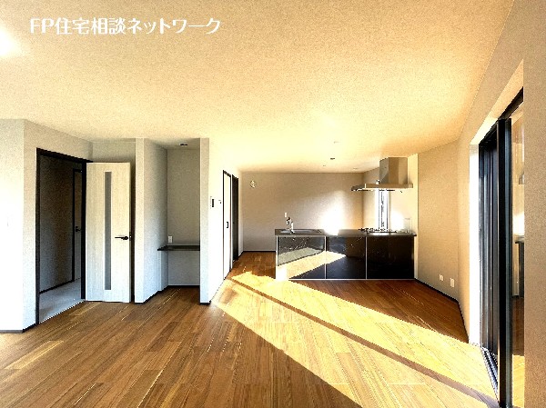 オープンでのびやかな空間を生み出す、広がりとゆとり。家族と過ごす時間を大切にしたい方にぴったりです。