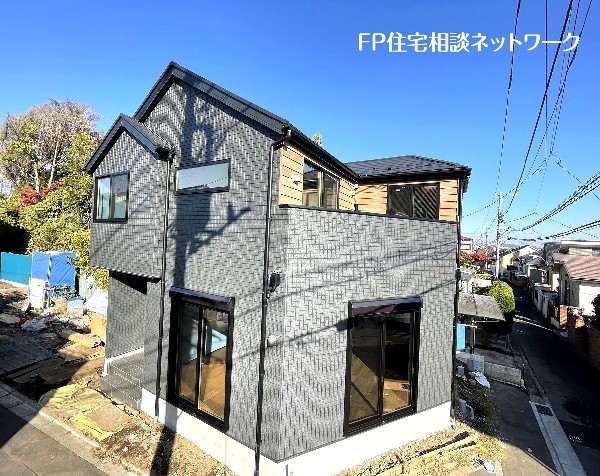 外観:閑静な住宅地に馴染む落ち着いた色合いの外観。長く愛着を持って住むからこそシンプルな色目に仕上げました。