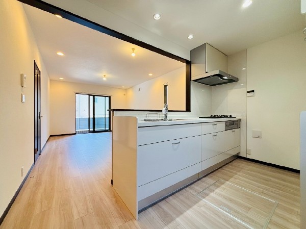 対面式のカウンターキッチンは出来上がったお料理をお子様が運ぶなど、お手伝いの機会も増えそうですね。