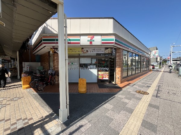 周辺環境:セブンイレブン横浜大口通店(近くて便利、期待以上の品質を提供するコンビニ。セブンイレブンの商品を最短30分で届ける7NOW取扱店。)