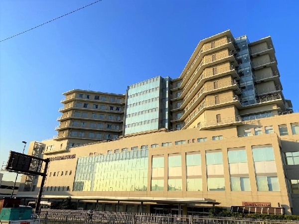 周辺環境:済生会横浜市東部病院(内科、循環器科、神経内科、小児科など３０以上の診療科がある総合病院。がんの治療にも力を入れている。)