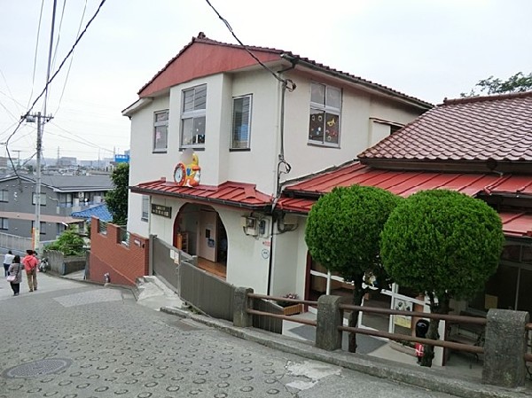 周辺環境:鶴見双葉幼稚園(集団生活の基本を遊びを通して経験し愛情深く育てる幼稚園。ピアノ、英語、体操などの課外の習い事も充実。)