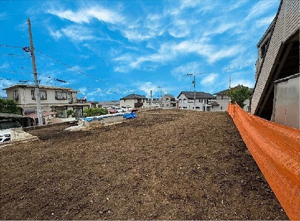 外観:第一種低層住居専用地域内の落ち着きある住宅街。緑に恵まれたエリアで毎日のお散歩も気持ちよさそうです。