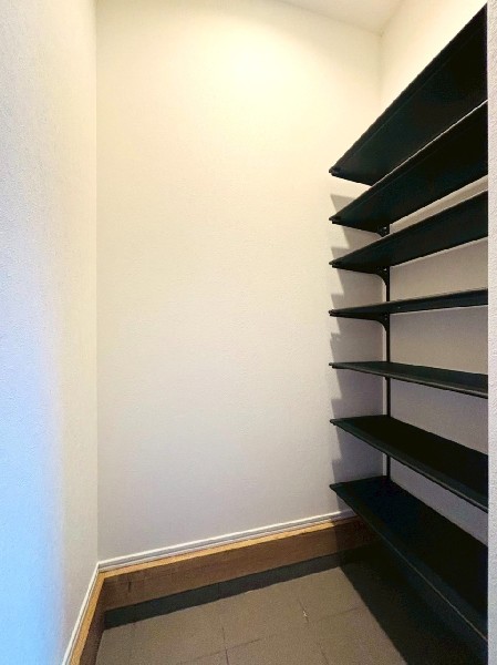 大容量のシューズインクロークが嬉しい住まい。ベビーカーやアウトドアグッズなどもスッキリ収納できます。