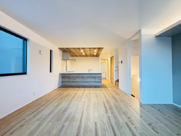 18.2帖の広々ＬＤＫ。導線もしっかりと取れているので、ソファーなどの家具もしっかりと配置できます。