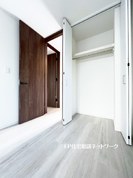 全室にクローゼットを完備しています。収納スペースを上手に使ってすっきりと快適な生活を送れます。