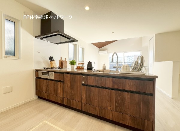 対面式のカウンターキッチンは出来上がったお料理をお子様が運ぶなど、お手伝いの機会も増えそうですね。