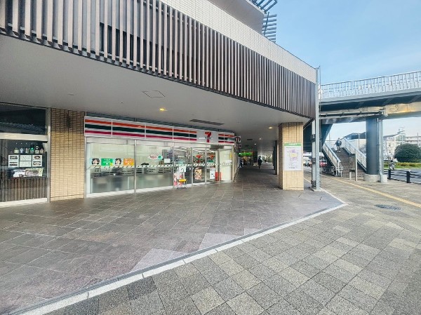 周辺環境:セブンイレブン横浜長津田駅北口店(近くて便利、期待以上の品質を提供するコンビニ。セブンイレブンの商品を最短30分で届ける7NOW取扱店。)
