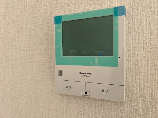 ＴＶモニタ付インターホンでセキュリティ面にも配慮。お子様のお留守番にも安心なセキュリティ設備ですね。