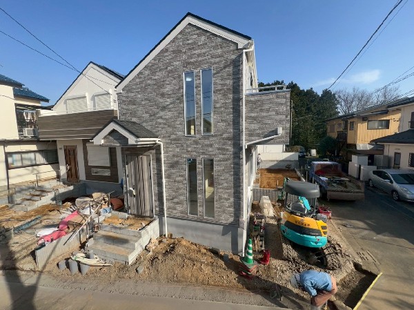 外観:閑静な住宅地に馴染む落ち着いた色合いの外観。長く愛着を持って住むからこそシンプルな色目に仕上げました