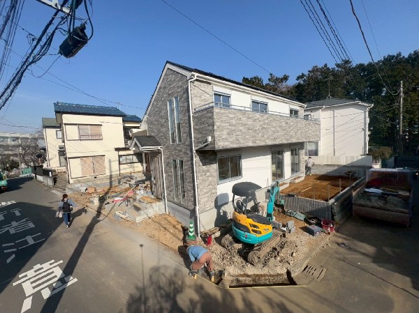 外観:緑に恵まれたエリアで、毎日のお散歩も気持ちよさそうです。自然に包まれた穏やかな暮らしができそうです。