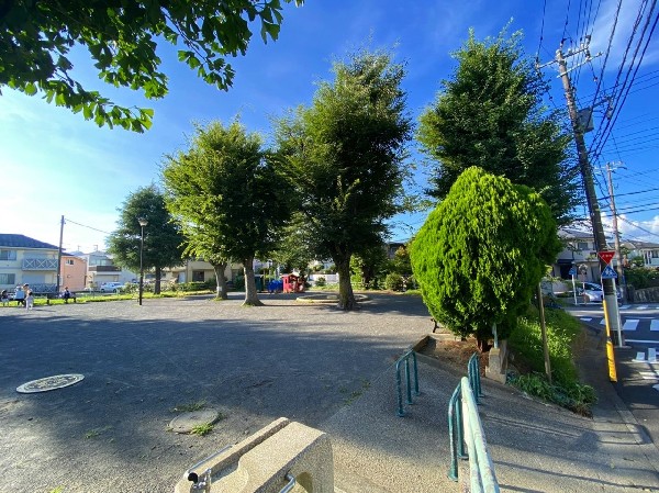 周辺環境:後谷公園(車輪の形をした市電記念碑があり、汽車の遊具が特徴的な公園。季節になると桜や紫陽花が綺麗に咲きます。)
