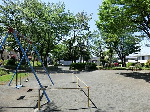 周辺環境:作場公園(お子様が遊べる遊具の他にも健康遊具などがあり小さなお子様からご高齢の方までのんびり過ごせる公園です。)