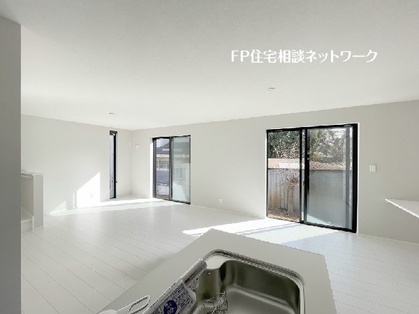 21.5帖の広々ＬＤＫ。導線もしっかりと取れているので、ソファーなどの家具もしっかりと配置できます。