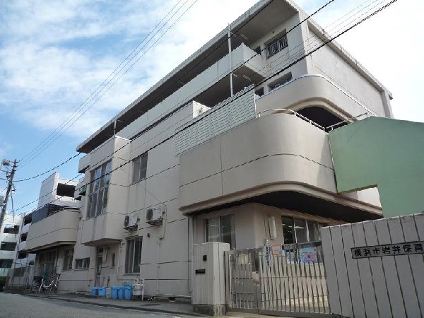 周辺環境:岩井保育園(園庭にみかんの木と小さな池がある保育園。生き物を観察できます。保育目標は「いきいき輝く　心とからだ」。)