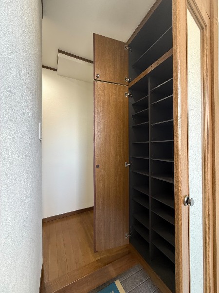 家族の履物が多くても安心。玄関が綺麗に整頓されているかどうかで、その家の印象が決まります。