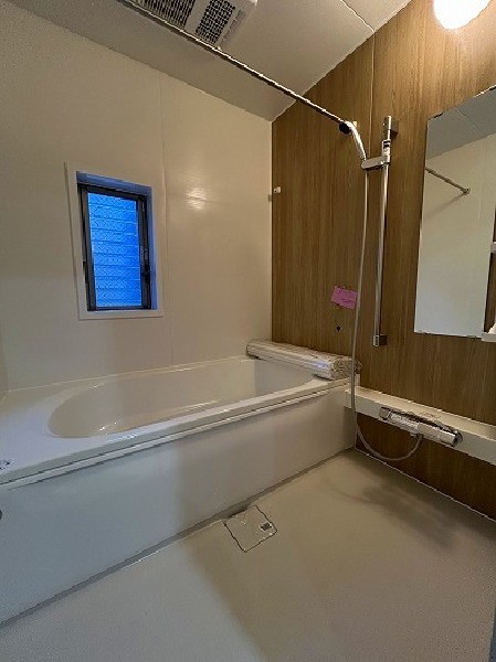 ユニットバスリフォーム済。ゆったり入れる一坪タイプ。足を伸ばせる浴槽は、心身ともに疲れを癒します。