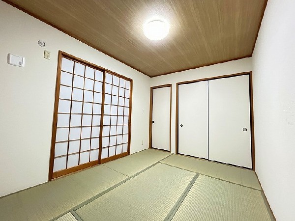  独立した空間を演出する和室。客間としての利用だけではなく、お昼寝をするスペースとしても重宝します。