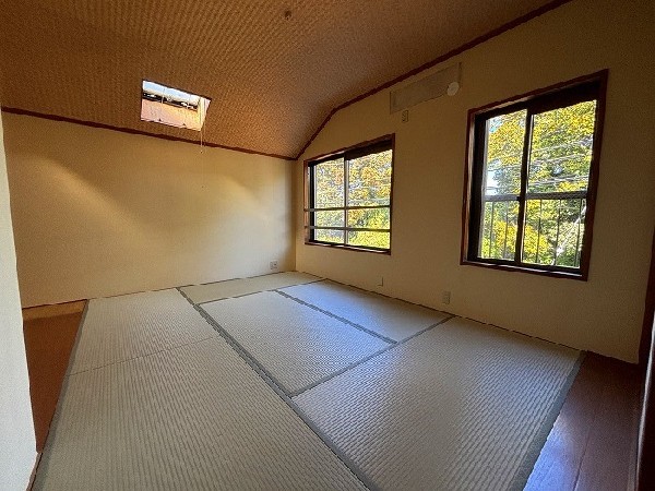  独立した空間を演出する和室。客間としての利用だけではなく、お昼寝をするスペースとしても重宝します。