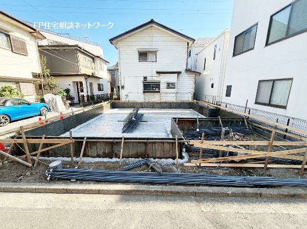 外観:緑に恵まれたエリアで、毎日のお散歩も気持ちよさそうです。自然に包まれた穏やかな暮らしができそうです。