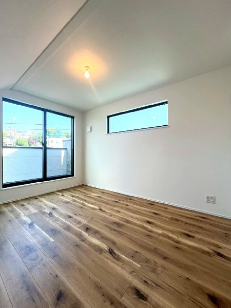 両面バルコニーで、3階のお部屋は2部屋共バルコニーに面しています。お家全体の空気の入れ替えもスムーズ。