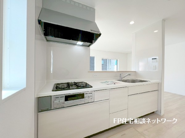 対面式のカウンターキッチンは出来上がったお料理をお子様が運ぶなど、お手伝いの機会も増えそうですね。