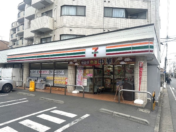 周辺環境:セブンイレブン横浜北寺尾4丁目店(近くて便利、期待以上の品質を提供するコンビニ。セブンイレブンの商品を最短30分で届ける7NOW取扱店。)