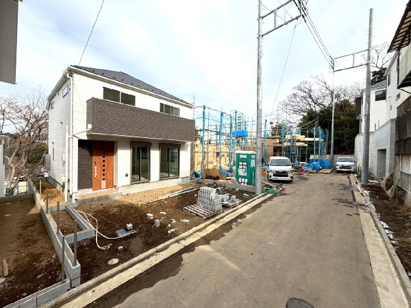 外観:自然豊かな三ツ池公園が徒歩圏内。保育園や小学校が徒歩3分圏内にあり、子育てしやすい住環境です。