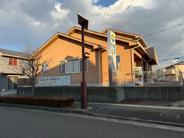 周辺環境:ぽっけキッズクリニック(些細なことでも相談できる小児科。高度な診断ができるよう各種設備を整えています。キッズスペースもあります。)