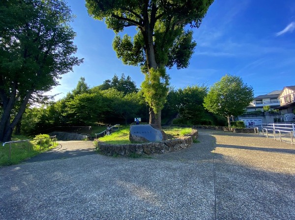 周辺環境:長津田みなみ台公園(長津田十景に選定されている景色を一望できる展望台があります。一味違った公園の楽しみ方を満喫出来ます。)