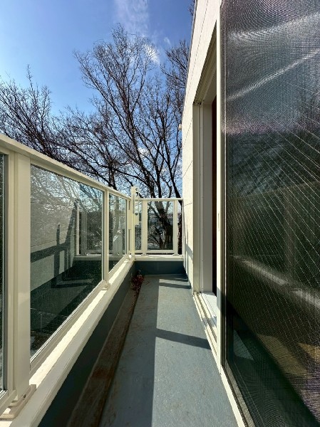 外観:南に大きく面したバルコニーは太陽の光をいっぱい受け止めてくれます。洗濯物もすぐに乾きそうです。