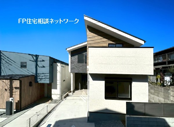 外観:白を基調にしたモダンな外観です。長く愛着を持って住むからこそシンプルなデザインに仕上げました。