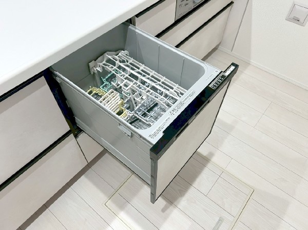 あったらいいなの代表的な設備である食洗機。ビルトイン型なので、おさまりもよく、使い勝手も良好です