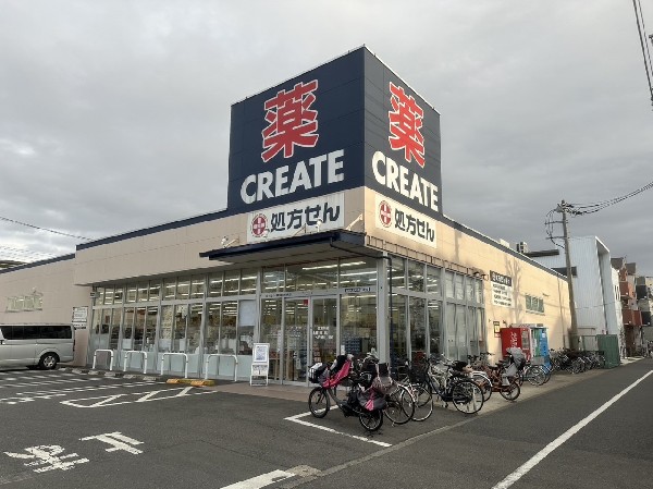 周辺環境:クリエイトS・D鶴見大東町店(クリエイトＳ・Ｄ 鶴見大東町店(医薬品、化粧品、日用品、ベビー用品はもちろん、野菜、精肉、酒、たばこの取扱有。駐車場が広く便利です。))