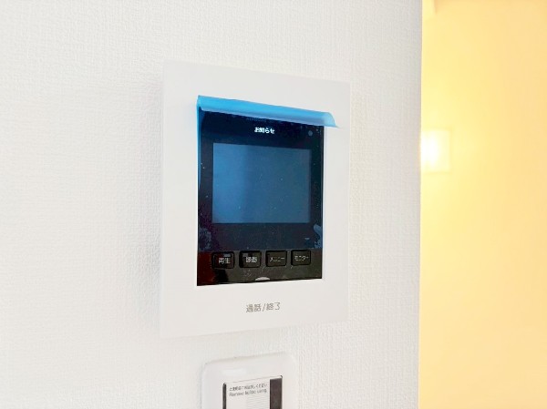 ＴＶモニタ付インターホンでセキュリティ面にも配慮。お子様のお留守番にも安心なセキュリティ設備ですね。