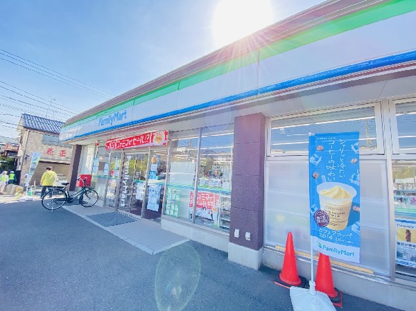 周辺環境:ファミリーマート中白根店(時間を問わず、幅広い品物が揃うコンビニ。ホットスナックのファミチキが人気です。広々とした駐車場あり。)