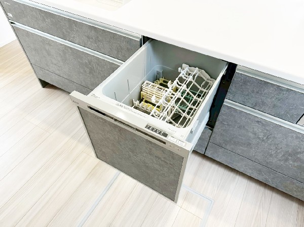 あったらいいなの代表的な設備である食洗機。ビルトイン型なので、おさまりもよく、使い勝手も良好です。