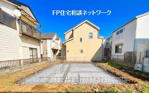 外観:緑に恵まれたエリアで、毎日のお散歩も気持ちよさそうです。自然に包まれた穏やかな暮らしができそうです。