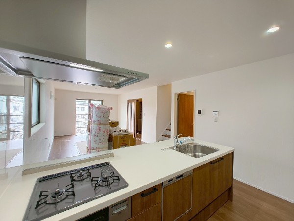 対面式のカウンターキッチンは出来上がったお料理をお子様が運ぶなど、お手伝いの機会も増えそうですね。