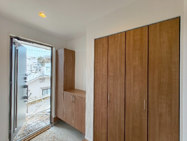 散らかりがちな玄関をスッキリと保てる玄関収納は、家の中に入る時最初に目に付く場所だからこだわりたい。