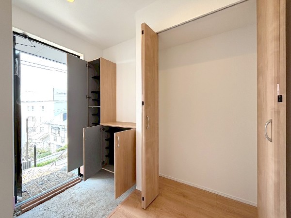 散らかりがちな玄関をスッキリと保てる玄関収納は、家の中に入る時最初に目に付く場所だからこだわりたい。