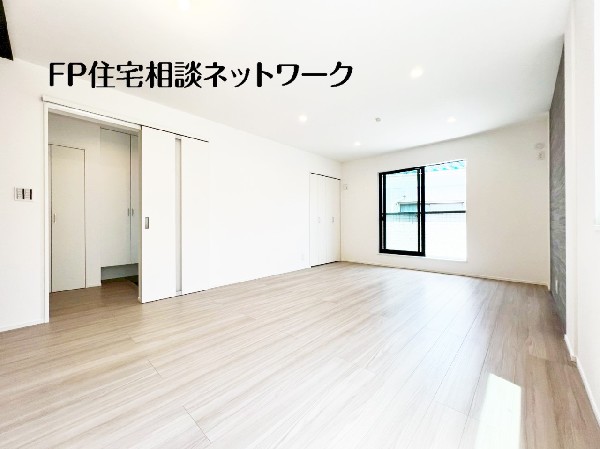 18帖のＬＤＫ。足元から体を温めてくれる床暖房付で、家族が自然と集まるリビングになりそうですね。