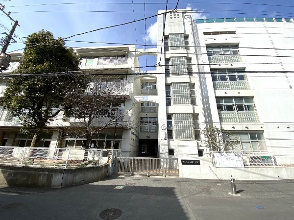 周辺環境:西寺尾第二小学校(昭和34年4月創立、「夢・希望・活力ある西寺尾第二小学校」を学校教育目標として掲げている小学校です。)