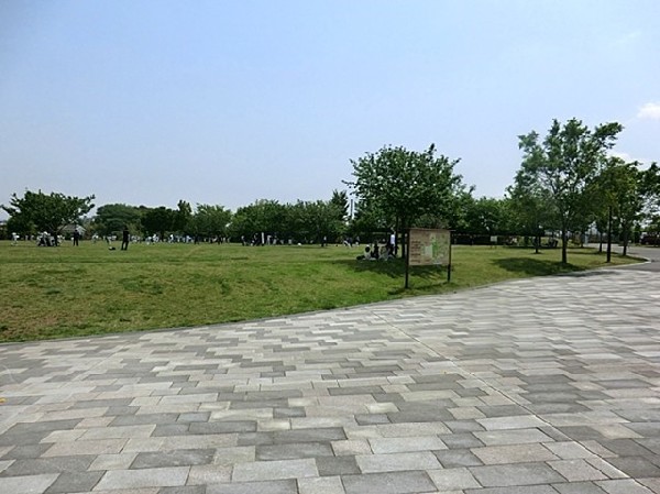 周辺環境:長坂谷公園(テニスコート、野球場、運動広場等スポーツ設備が充実した公園。広々とした芝生広場に複合遊具もあります。)