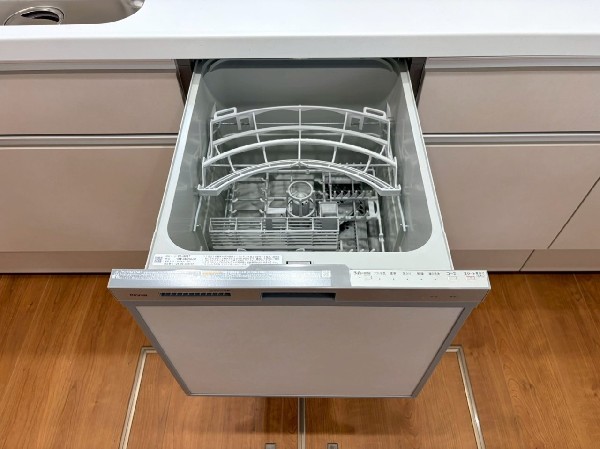あったらいいなの代表的な設備である食洗機。ビルトイン型なので、おさまりもよく、使い勝手も良好です
