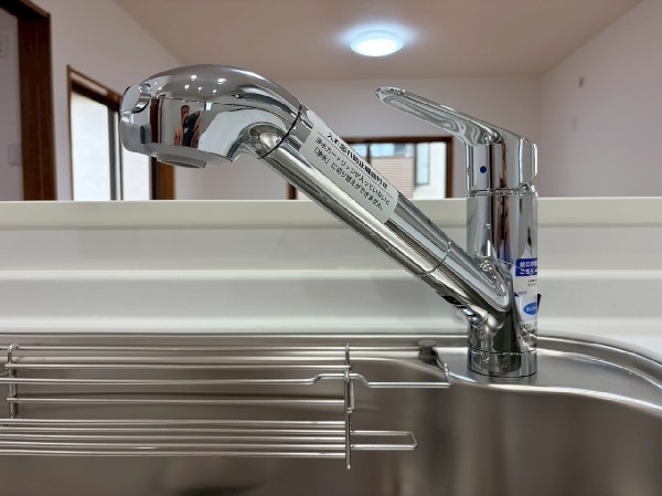 キッチンには浄水器を標準装備。お水を飲む以外にもお料理中にも活躍しそうですね。