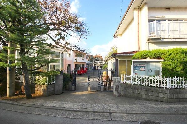 周辺環境:中山幼稚園(幼児期に必要な生活習慣の育成や、子どもの持つ天性をまげずに伸ばす事を大切にしている園です。)
