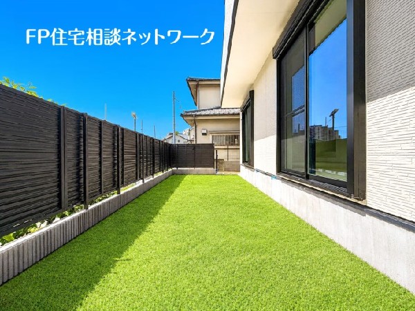 外観:本画像はAIがCGで芝生作成しています。現地に芝生は設置されておらず販売価格に含まれておりません。